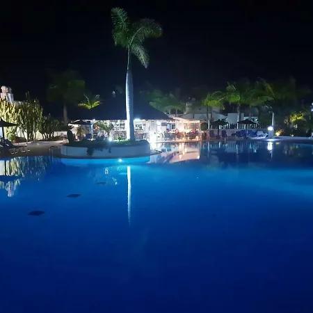 Luxury Complex Near The Sea Appartamento *